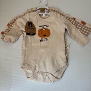 NWT…RABBIT + BEAR Organic Halloween Onsies / Set of 3 🎃🎃🎃